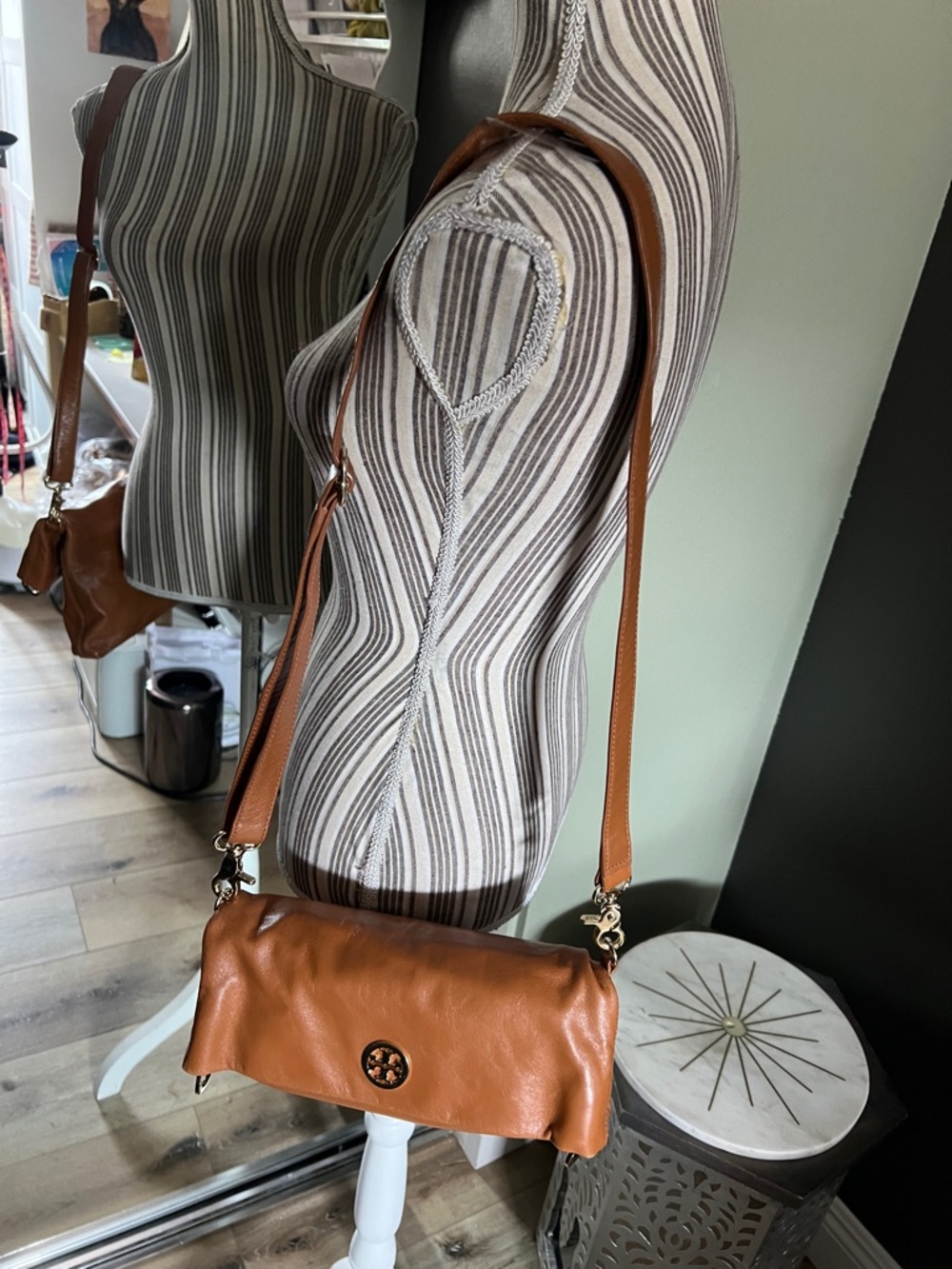 🛑 1 hour sale. Tory Burch Tan Leather Crossbody Bag, wear multiple ways - Picture 13 of 14